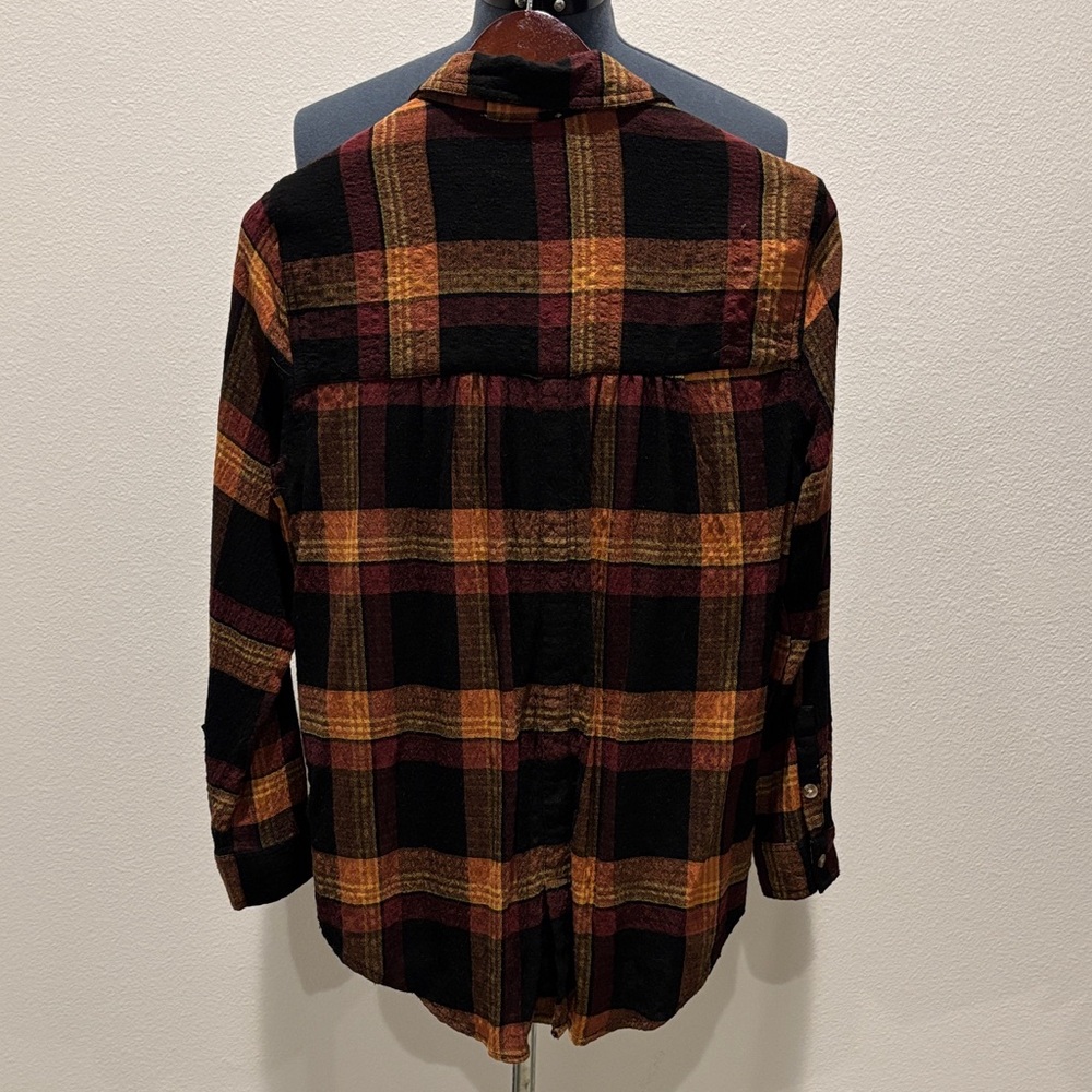 beachlunchlounge Multicolor Plaid Button-Up - Picture 4 of 7